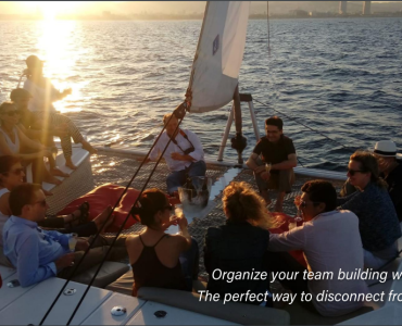 Alquiler catamarán para eventos para grupos hasta 26 personas en Barcelona- Port Olimpic