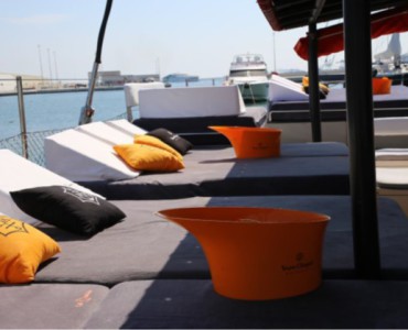 Catamaran Experience en Sitges y Barcelona para grupos con BBQ a bordo