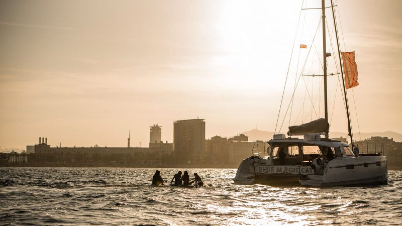 Alquiler catamaran para eventos de hasta 12 personas en Port Olimpic de Barcelona