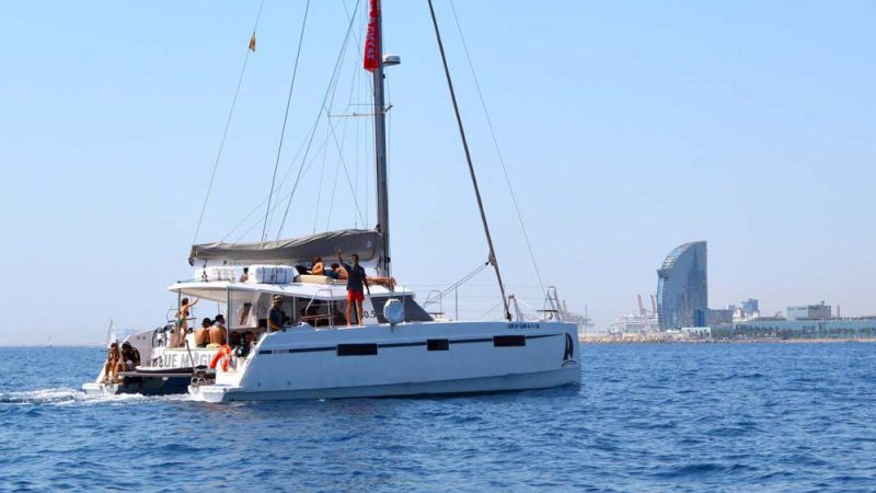 Alquiler catamaran para eventos de hasta 12 personas en Port Olimpic de Barcelona