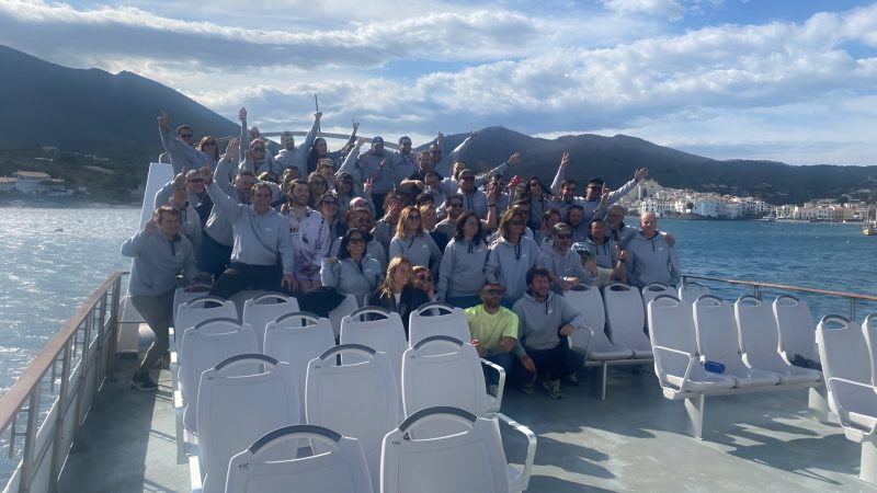 Barco en alquiler para eventos en Costa Brava - Roses - para grupos de hasta 191 personas navegando por las mejores calitas de la Costa Brava.